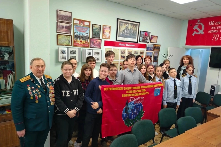 Школьникам Ленобласти рассказали о героизме советских солдат на «Уроках мужества»