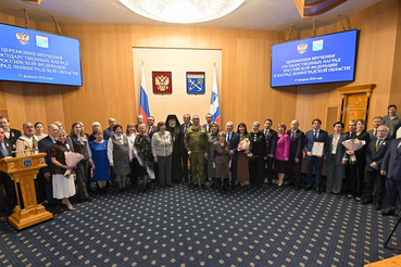 Коллектив детского сада Лодейного Поля наградили в администрации Ленобласти