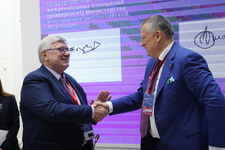В рамках ПМЭФ-2019 подписаны соглашения о сотрудничестве с МГИМО и ЛЭТИ