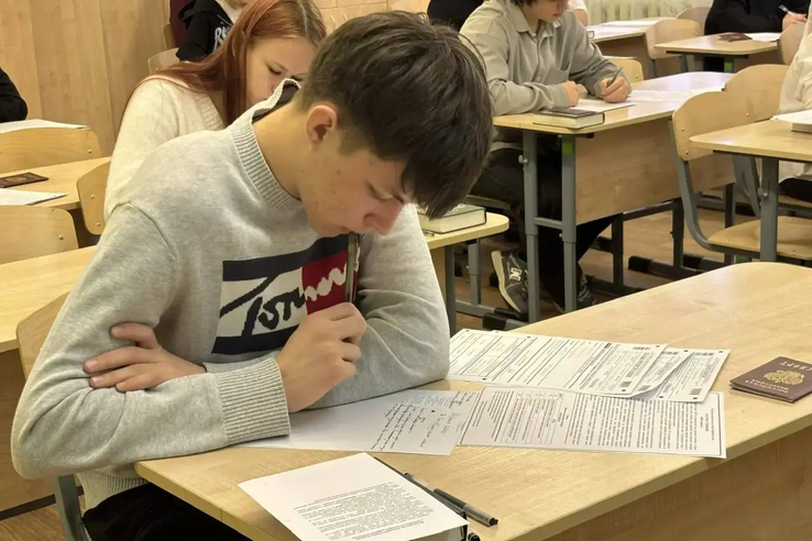 Одиннадцатиклассники Ленобласти написали итоговое сочинение