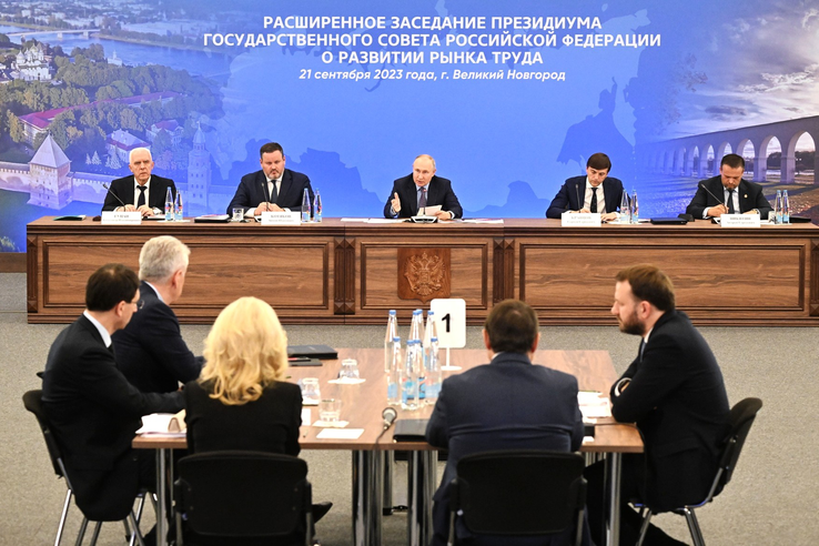 На расширенном заседании Президиума Государственного Совета Сергей Кравцов предложил закрепить проведение демонстрационного экзамена на законодательном уровне