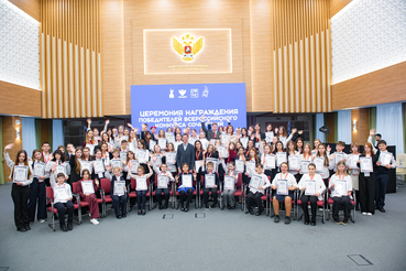 Победителей Всероссийского конкурса сочинений – 2025 из Ленобласти наградили в Москве