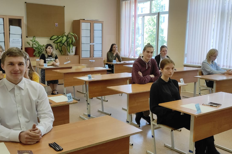 Ленинградские выпускники сдали ЕГЭ по обществознанию