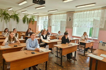 Более 1,8 тысяч выпускников Ленобласти сдали ЕГЭ по биологии, географии и иностранным языкам