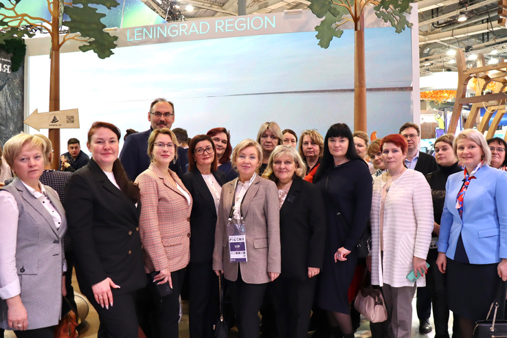Делегация системы образования Ленобласти посетила Международную выставку-форум «Россия»
