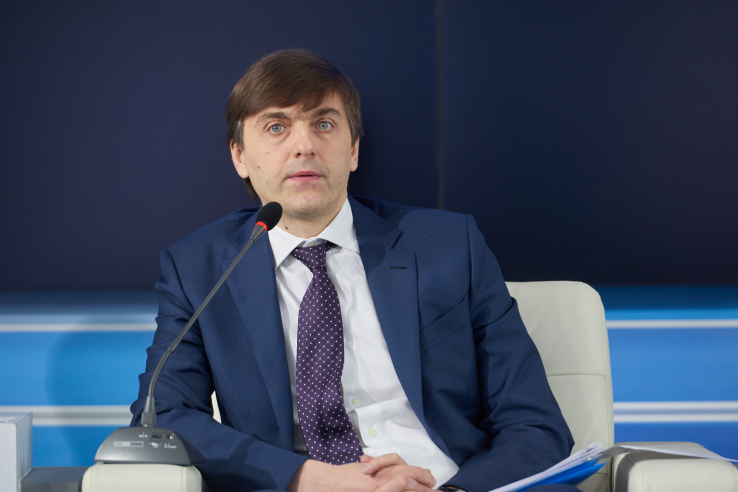  Сергей Кравцов: «Мы не заменим школу дистанционным обучением»