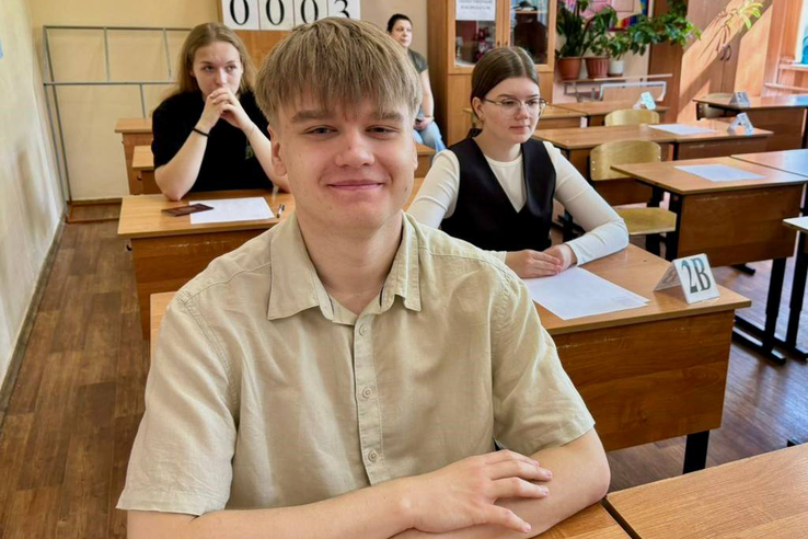 Обществознание и физика продолжили основной период ЕГЭ
