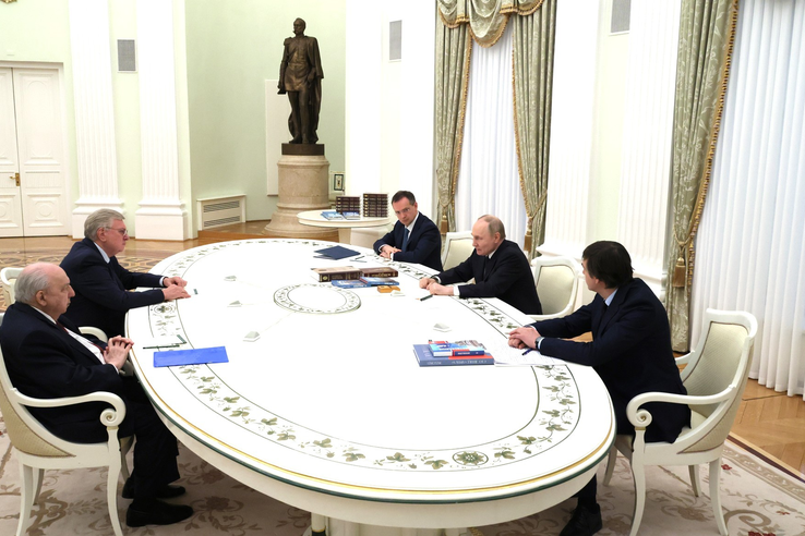 Сергей Кравцов принял участие во встрече Владимира Путина с редакторами учебников истории