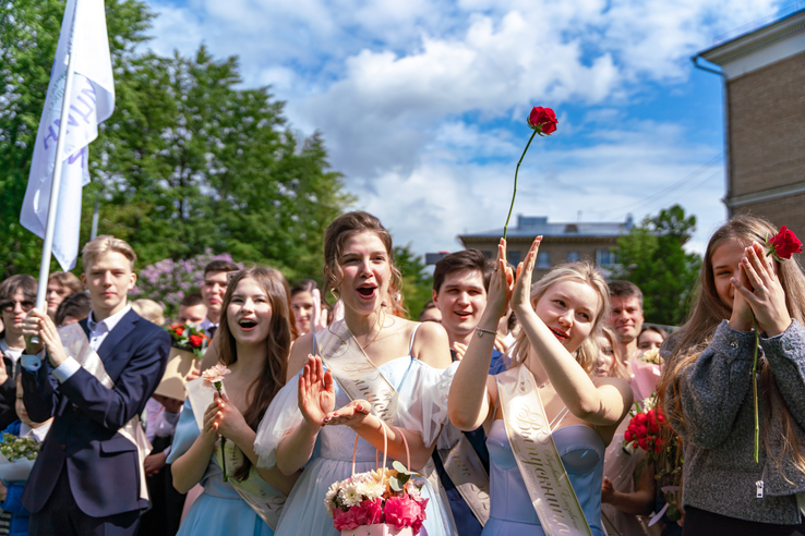 Минпросвещения России определило единые дни проведения последнего звонка и выпускного в школах в 2026 году