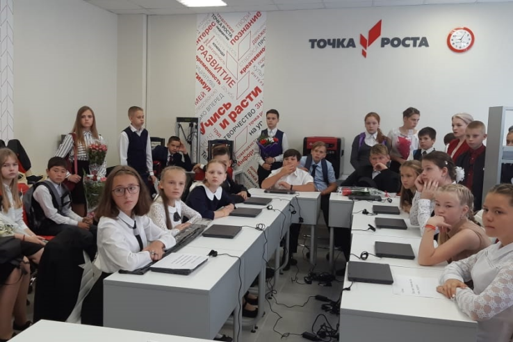 2 сентября 2019 года  в Ленинградской области состоялось открытие центров образования цифрового и гуманитарного профиля «Точка роста» в 28 сельских школах.