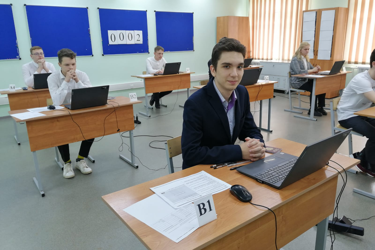 Ленинградские школьники сдают ЕГЭ по информатике и ИКТ