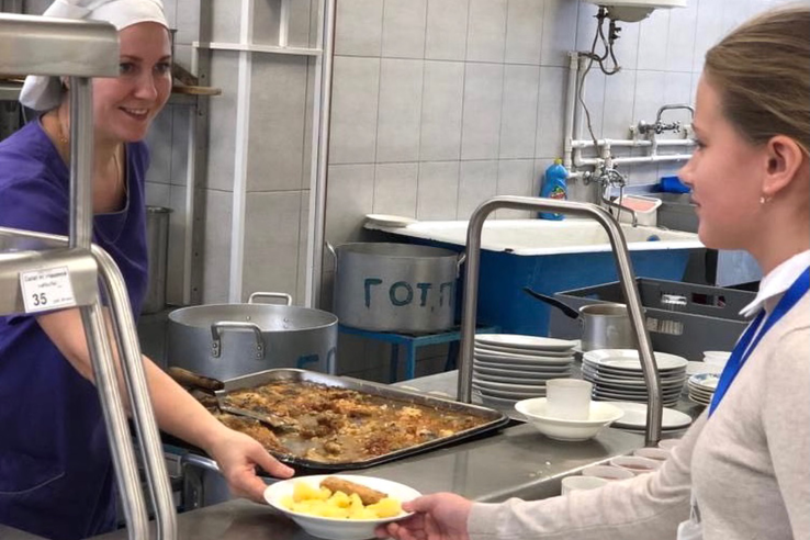 «Неделя школьного питания» в школах Ленинградской области продолжается