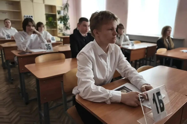 Девятиклассники Ленобласти сдают выпускные экзамены