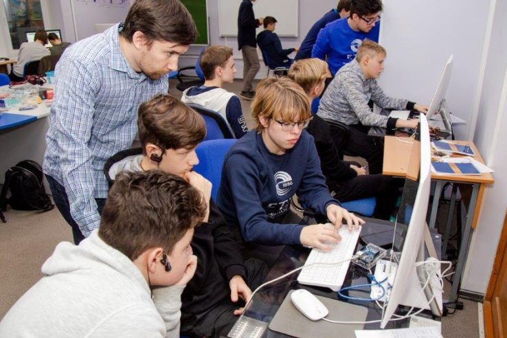 Школьники Ленинградской области готовятся к чемпионату по компетенции «интернет вещей»