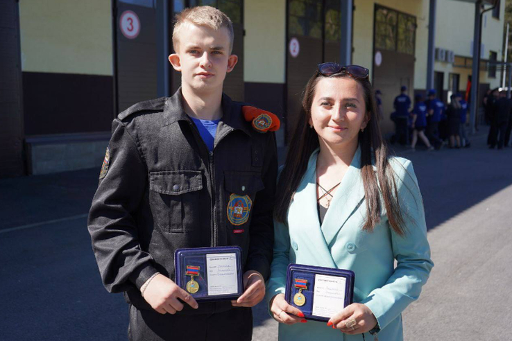 Школьнику и педагогу вручили областные медали «За предупреждение пожаров»
