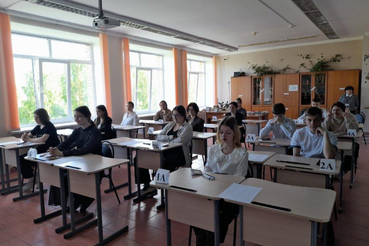 Девятиклассники Ленинградской области сдают последние экзамены основного периода ГИА