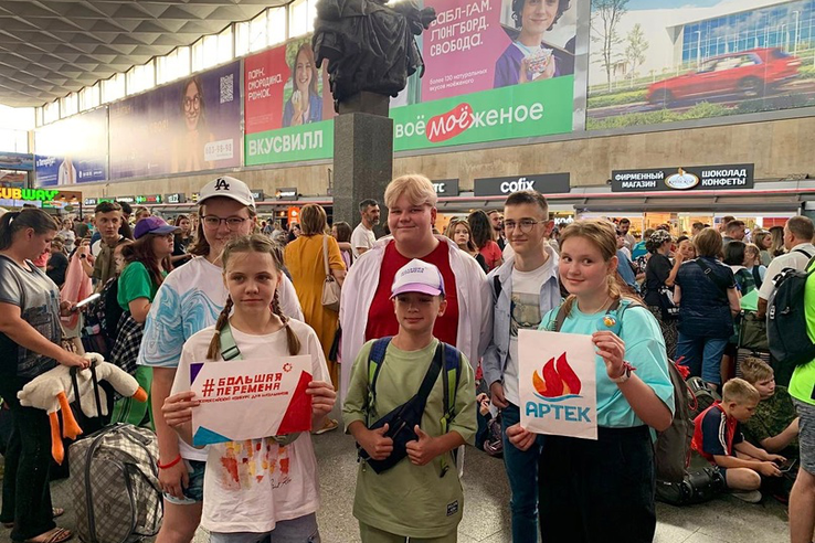 Шесть юных ленинградцев отправились на финал «Большой перемены» в «Артек»