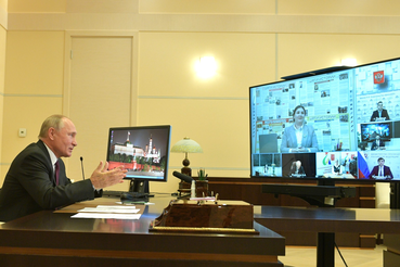 Владимир Путин провёл онлайн-встречу с учителями и студентами педвузов
