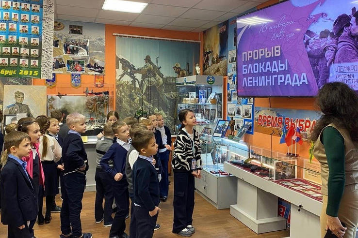 Школьники и студенты Ленобласти присоединились к памятным мероприятиям в годовщину прорыва блокады Ленинграда