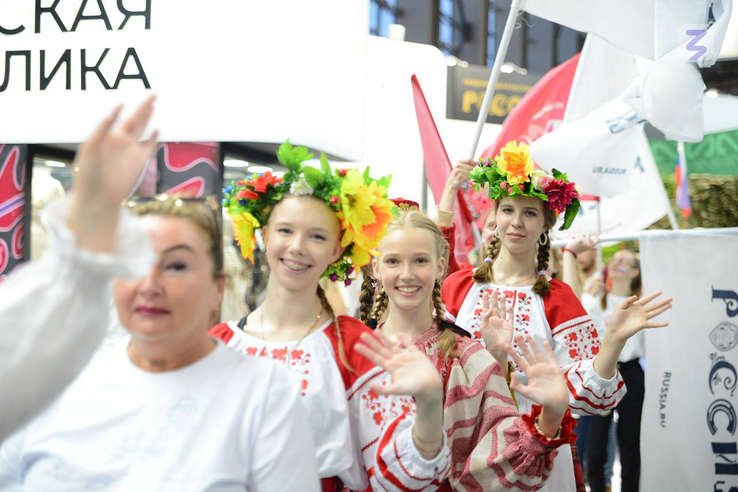 Делегация Ленобласти примет участие в марафоне «Россия — семья семей», который откроет Год единства народов России