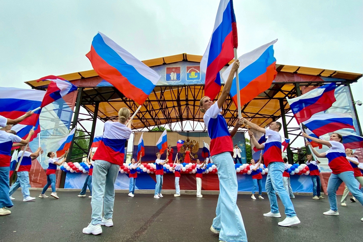 Ленобласть отмечает День Государственного флага РФ