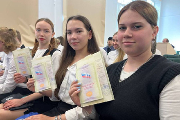 Более 1,5 тысячи школьников Ленобласти получили свою первую профессию в 2025 году