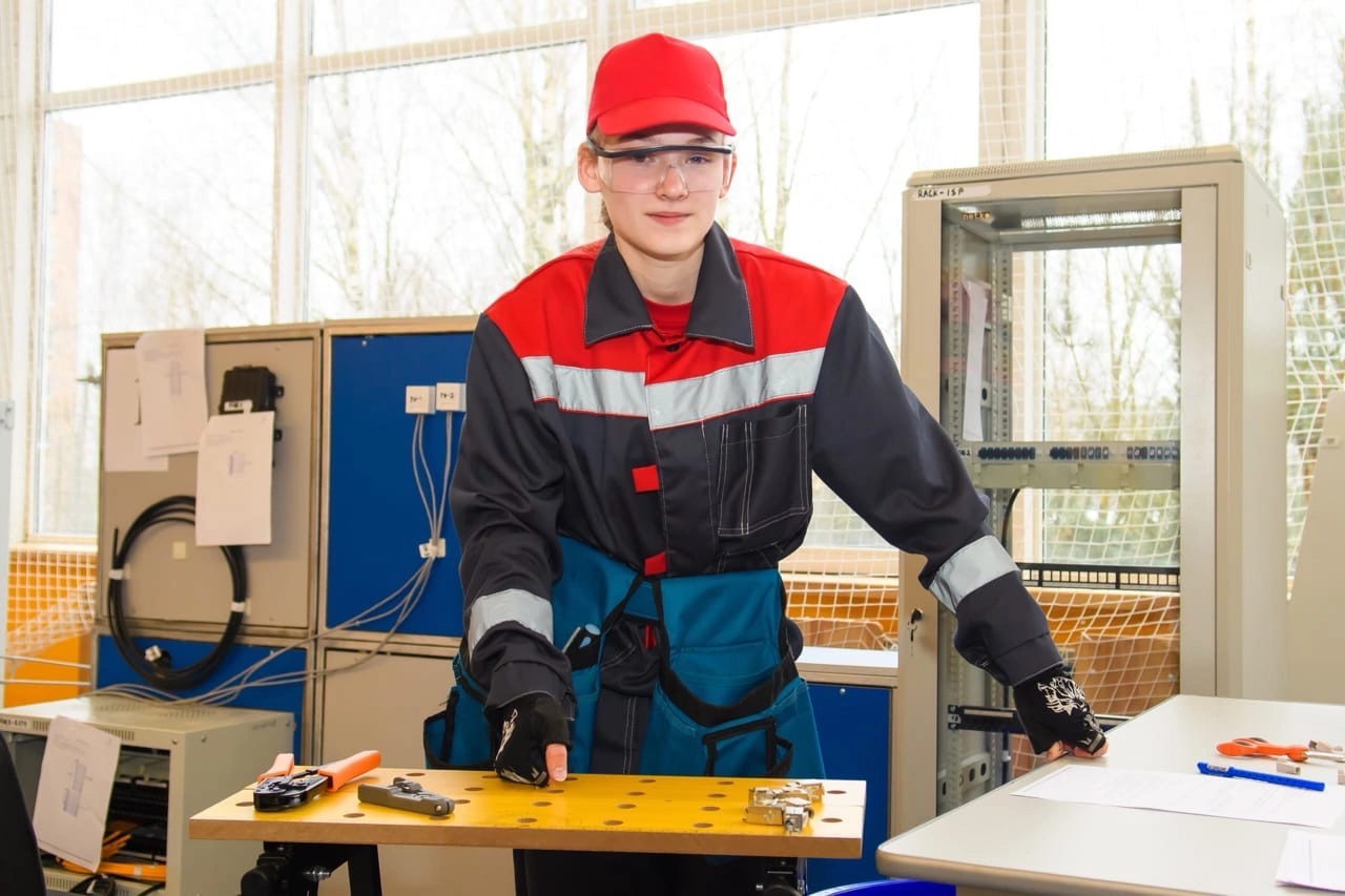 Останемся профессионалами. WORLDSKILLS Ленинградская область. Молодые профессионалы ЛЕНОБЛАСТЬ. Ворлдскиллс Германия. Картинка Ленобласти региональный Чемпионат WORLDSKILLS.